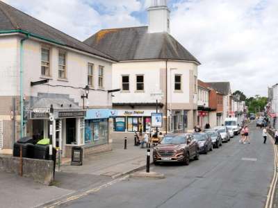 Retail in Plympton