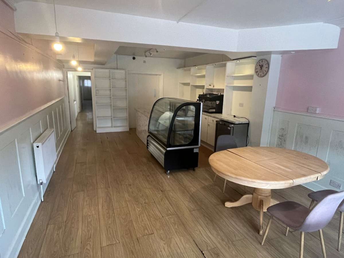 Retail/Shop in Brockenhurst - photo 3