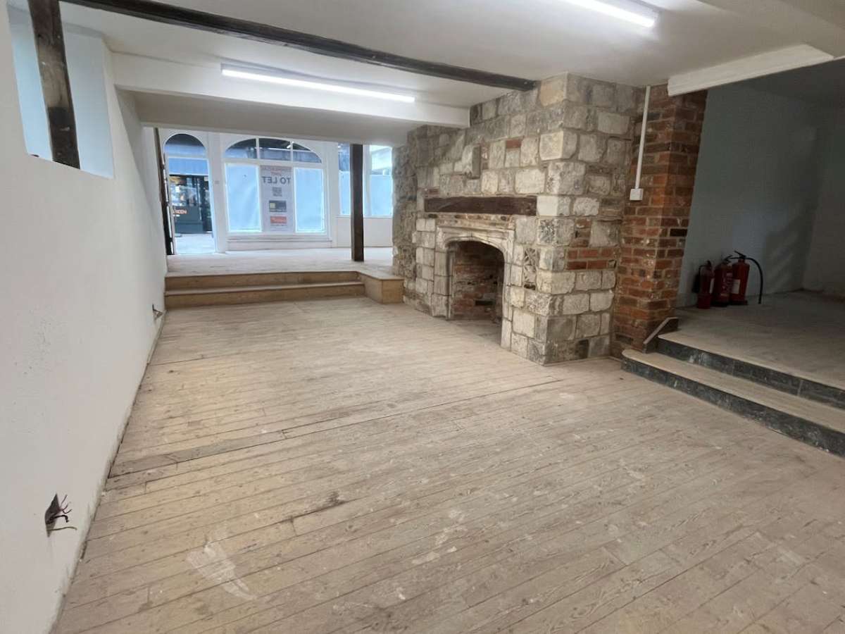 Retail/Shop in Winchester - photo 4