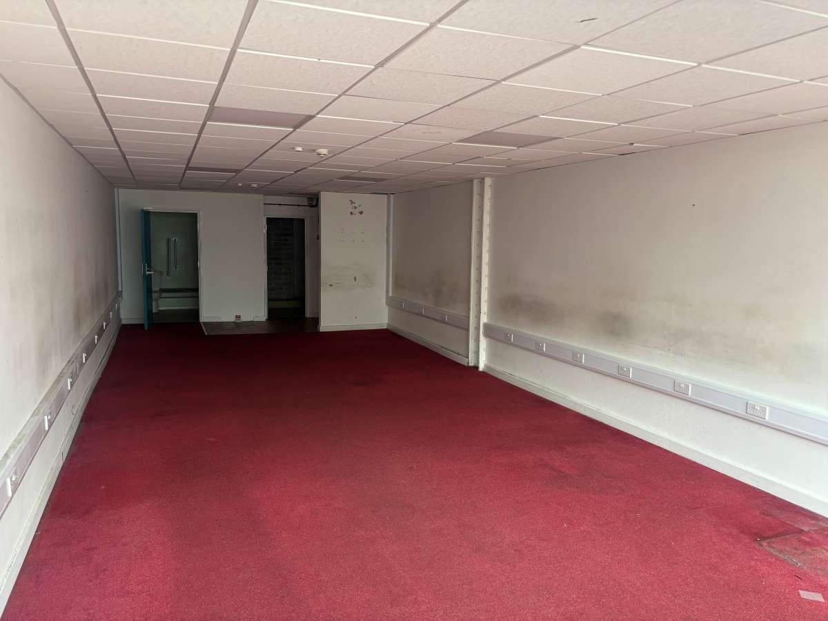 Retail/Shop in Plymouth - photo 3