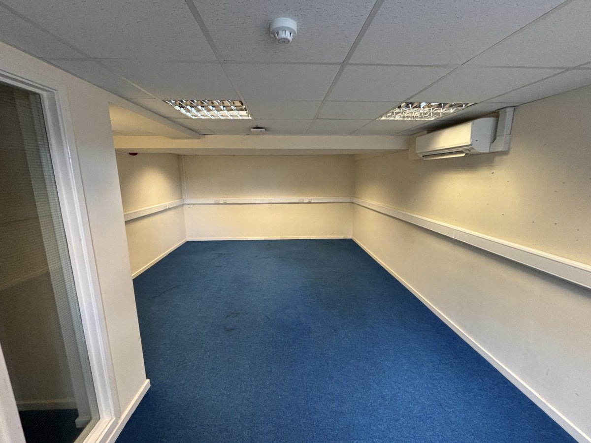 Retail/Shop in Elland - photo 4