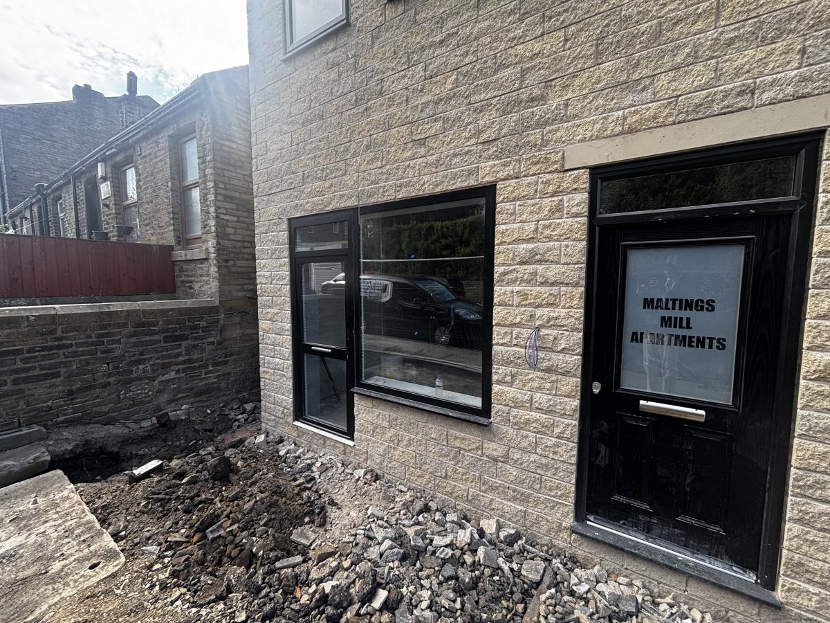 Retail/Shop in Hipperholme - photo 3