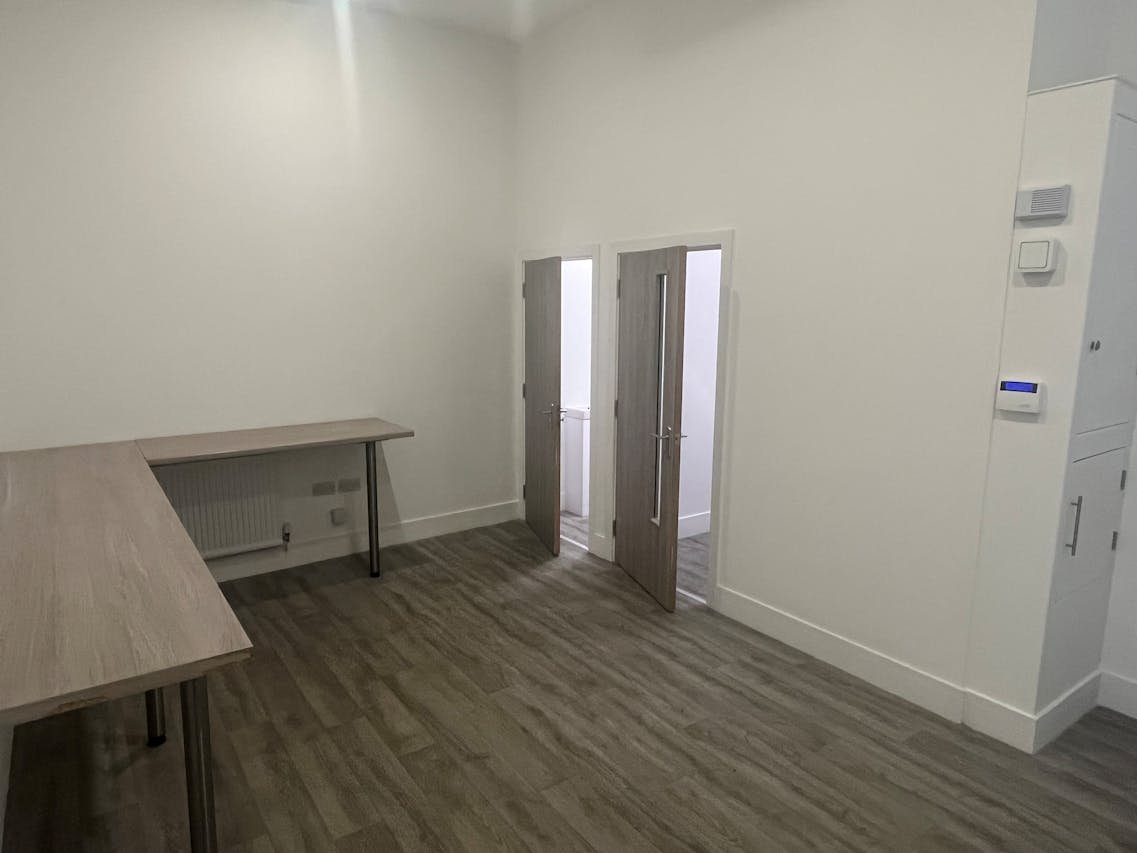 Retail/Shop in Havant - photo 4