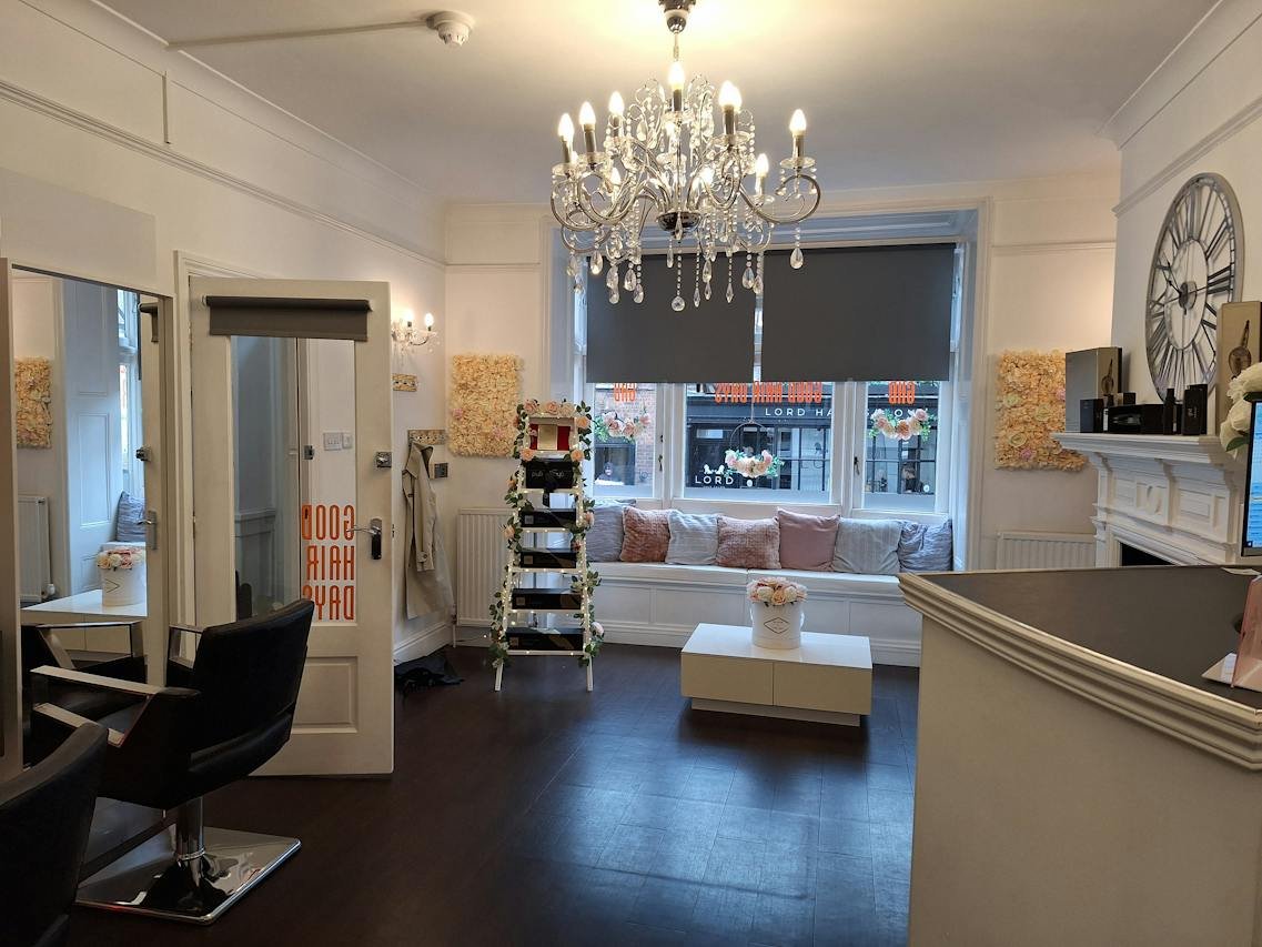 Retail/Shop in Winchester - photo 2