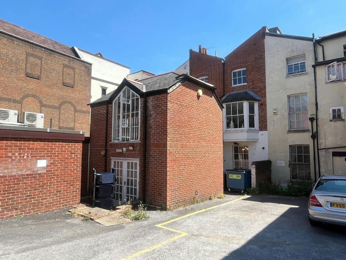 Retail/Shop in Winchester - photo 3