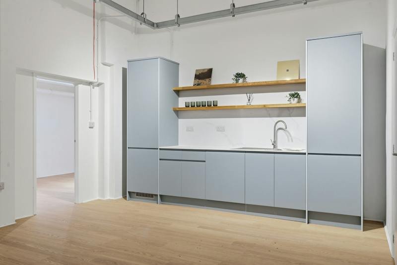 Retail/Shop in London - photo 4