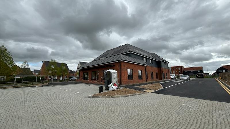 Retail/Shop in Andover - photo 2
