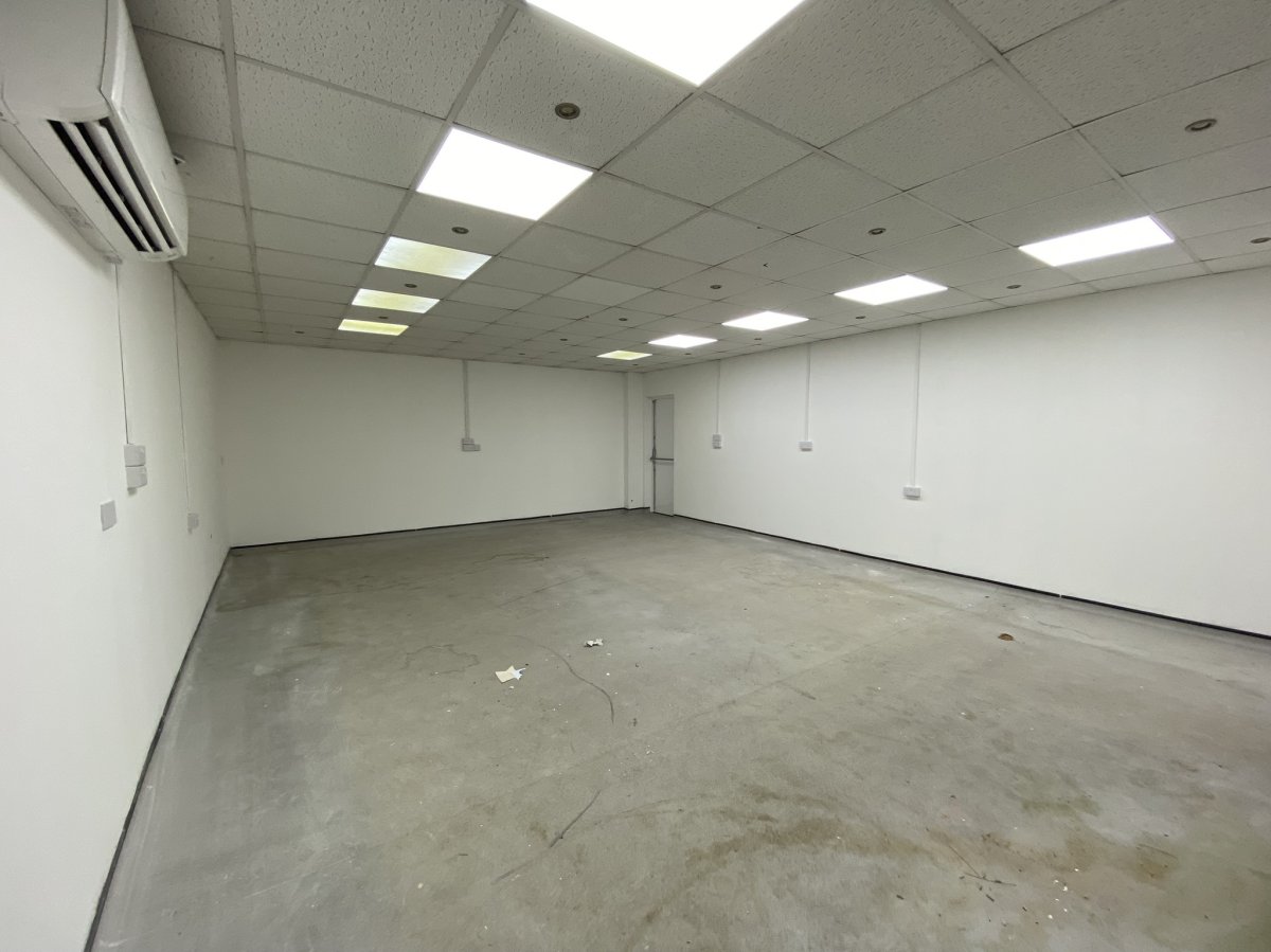 Retail/Shop in Doncaster - photo 4