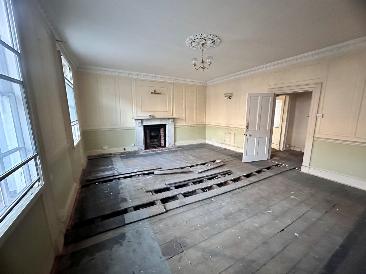 Retail/Shop in Warminster - photo 2