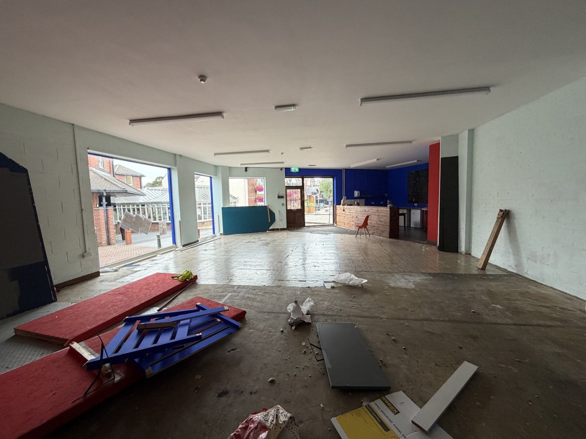 Retail/Shop in Swadlincote - photo 2