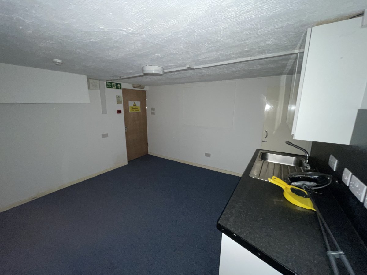 Retail/Shop in Bristol - photo 3