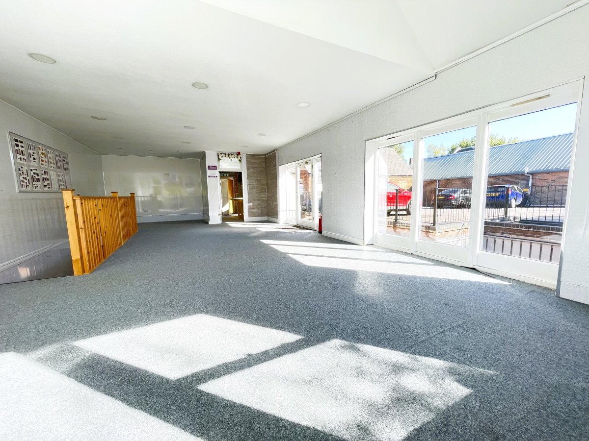 Retail/Shop in Swadlincote - photo 4