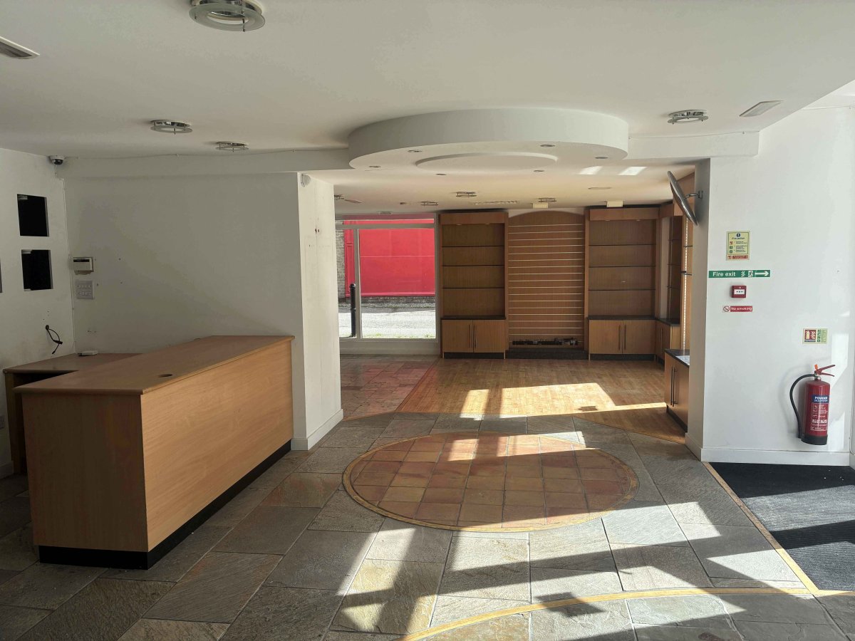 Retail/Shop in Truro - photo 2