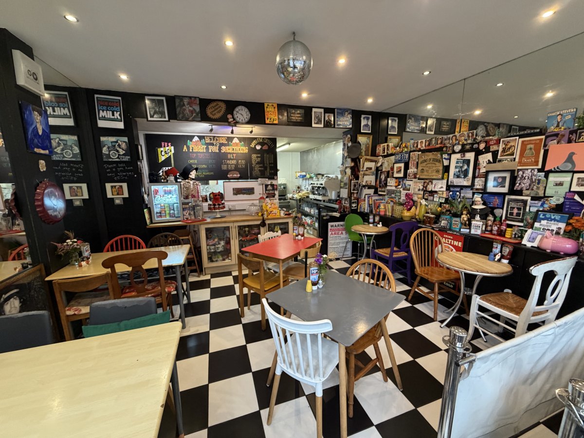 Retail/Shop in Didsbury - photo 3