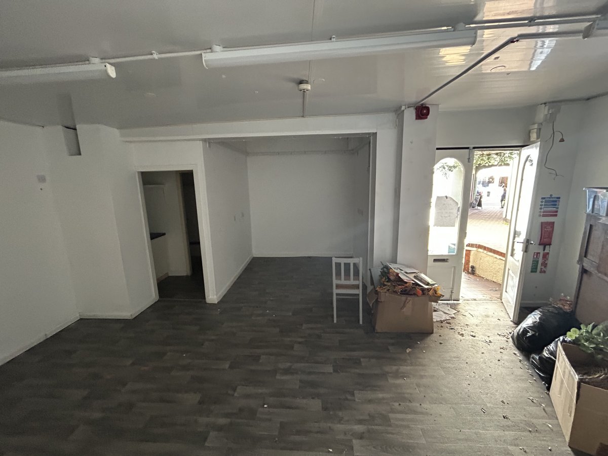 Retail/Shop in Stourbridge - photo 4