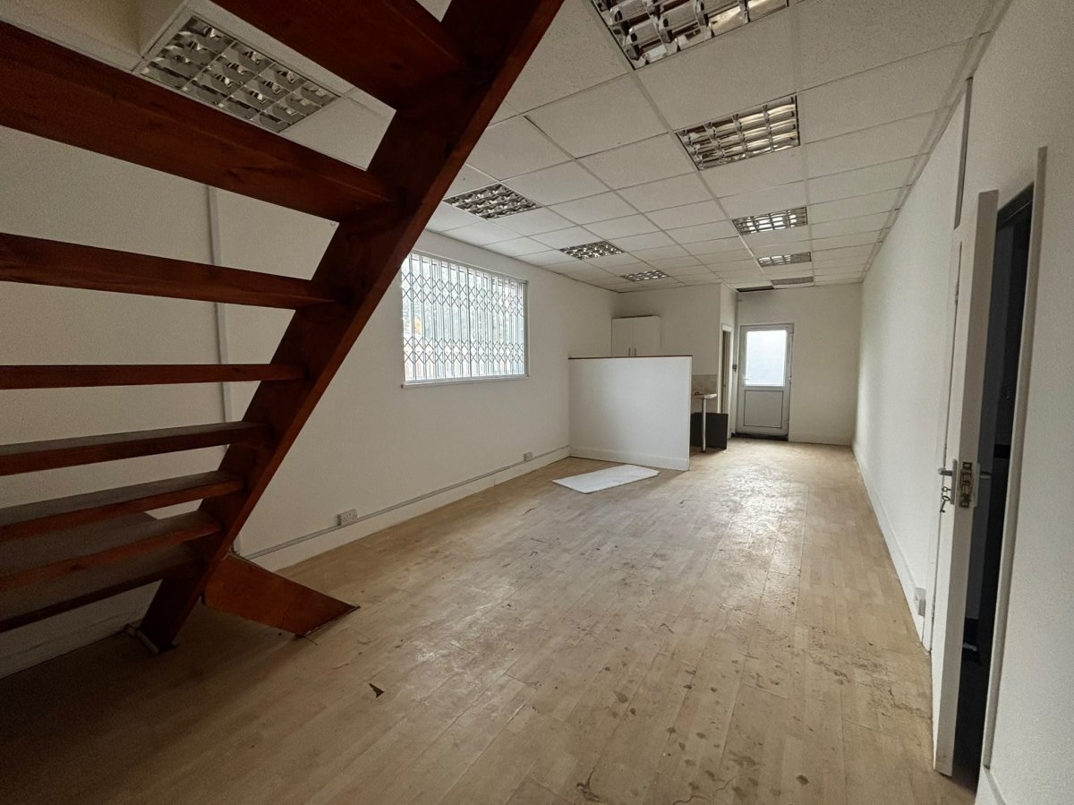 Retail/Shop in Nuneaton - photo 3
