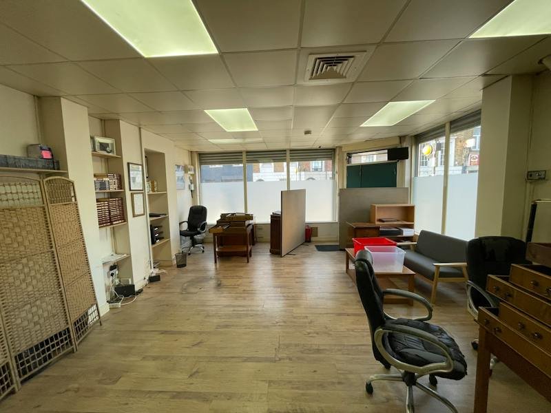 Retail/Shop in London - photo 2