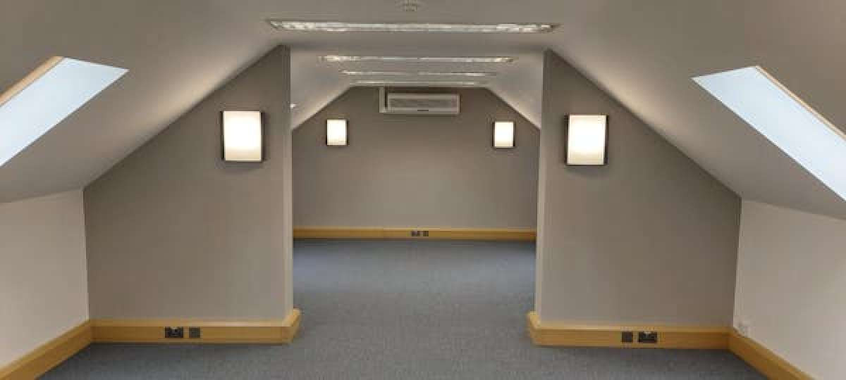 Self-contained unit in an attractive and secure business park setting. in Bromsgrove - photo 2